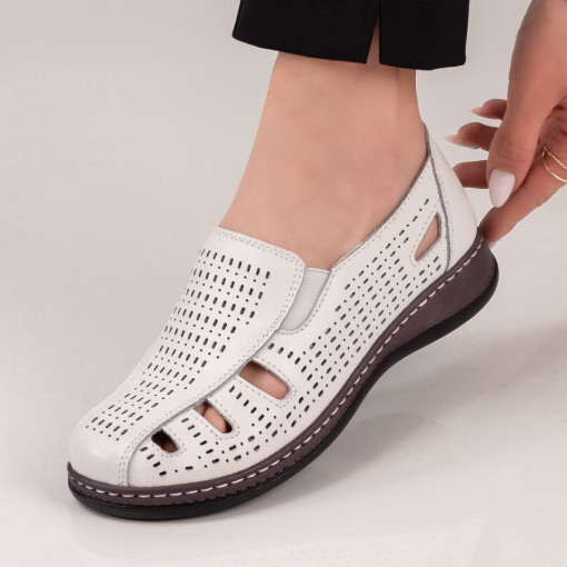 Pantofi casual clasici dama, Pantofi casual albi dama perforati din Piele MDL04475 - modlet.ro