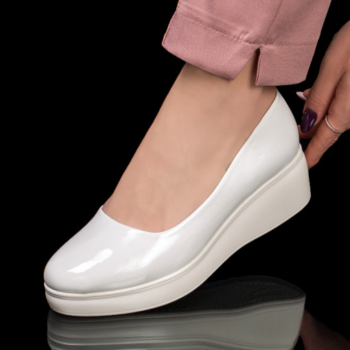 Pantofi clasici casual cu platforma, Pantofi casual cu platforma dama albi MDL03595 - modlet.ro