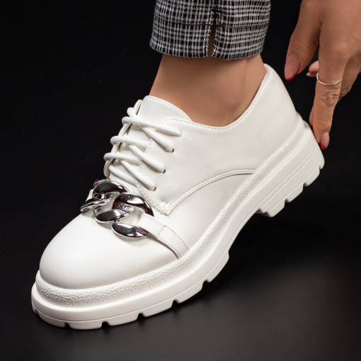 Pantofi casual dama albi cu lant decorativ si siret MDL03095