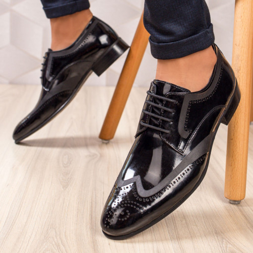 Pantofi eleganti trendy barbati, Pantofi barbati negri din piele naturala lacuita MDL01867 - modlet.ro