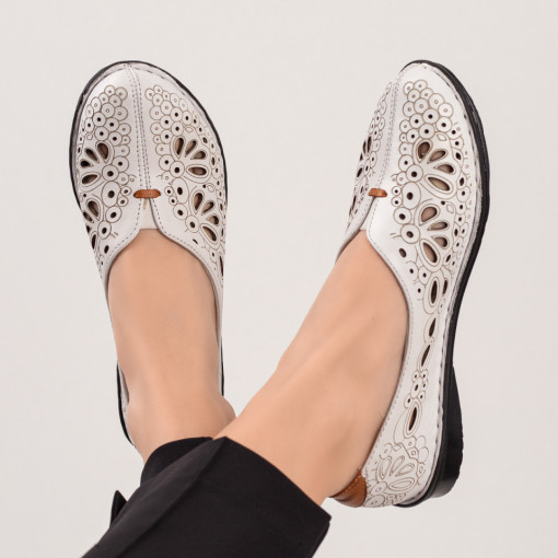 Pantofi dama, Pantofi dama albi casual perforati din Piele MDL04559 - modlet.ro