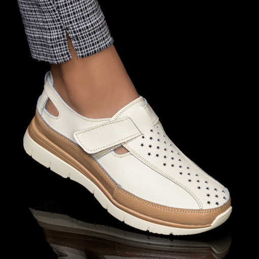 Pantofi casual clasici dama, Pantofi dama casual bej cu maro din Piele perforati cu scai MDL05354 - modlet.ro