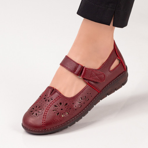 Pantofi casual clasici dama, Pantofi dama casual perforati rosii si inchidere cu scai MDL04277 - modlet.ro