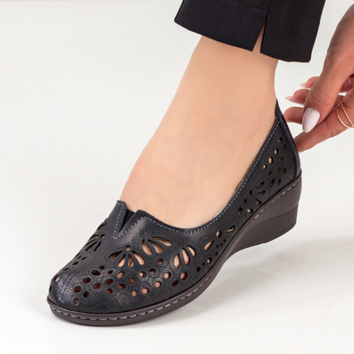 Pantofi dama - Piele naturala, Pantofi dama negri perforati din Piele cu platforma MDL04472 - modlet.ro