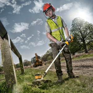 Trimmer DeWALT DCM561N cu acumulatori 18V 33cm - Img 2