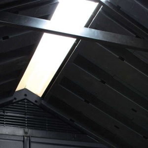 Casuta de gradina, Keter, gri, colectie Newton Plus, 7x7.5, podea, ventilatie, usa dubla, intrare laterala - Img 2