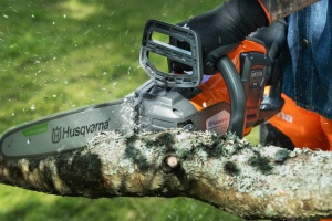 Drujba Husqvarna 215i cu acumulator și încărcător - Img 2
