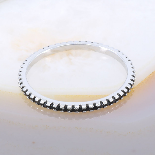 Inel din Argint 925 model de jur imprejur cu cristale Zirconia Negre cod 2480