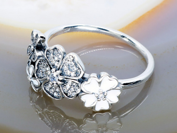 Inel din Argint 925 model Flori cu Cristale si Email Alb ai2137