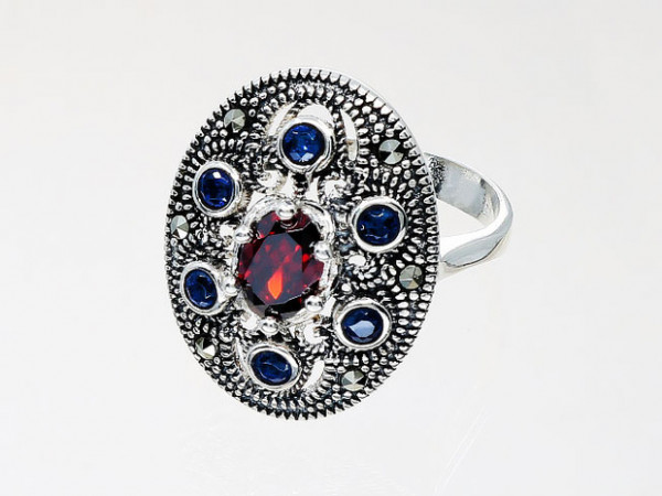 Inel Oval din Argint cu Pietre Albastre si Rosii model Vintage
