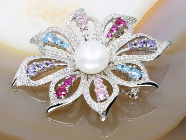 Brosa din Argint cu Cristale Colorate si perla Alba ab221