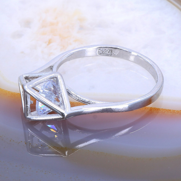 Inel de Argint 925 in forma de Diamant cu cristal Zirconia 2326
