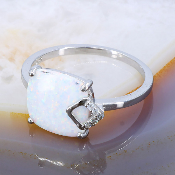 Inel din Argint 925 model cu Opal Alb si Cristale Zirconia 2350