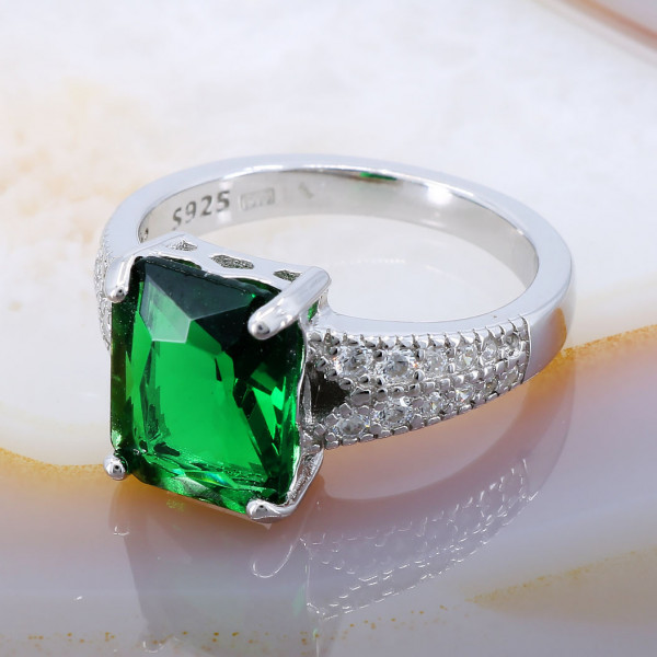 Inel din Argint 925 model Emerald Cut Cristal Verde si Albe Clare cod 2502