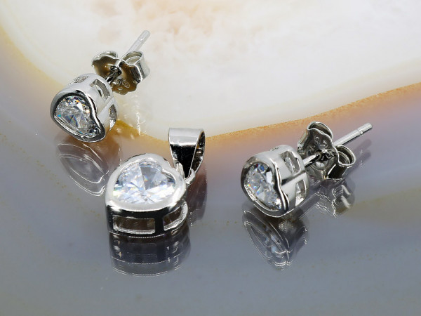 Set cu Cercei si Pandantiv de Argint 925 in forma de Inima cu Cristale Zirconia 1359