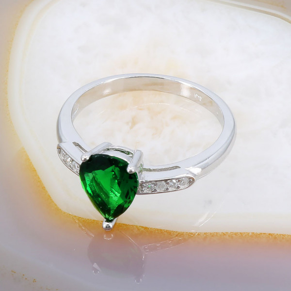 Inel din Argint 925 cu cristal Zirconia de culoare Verde model Pear Cut cod 2385