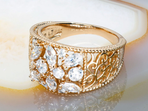 Inel Placat cu Aur 18K model Floral cu Cristale i1342
