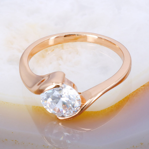 Inel Placat cu Aur Roze model Solitaire cu Cristal Zirconia Albe Clar i1441
