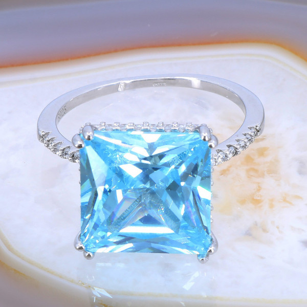 Inel din Argint 925 cu Cristal Mare Albastru Deschis forma Patrata Princess Cut 2312