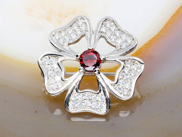 Brosa model Floare din Argint cu Cristale Rosii ab225