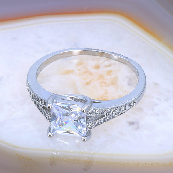 Inel de Argint 925 model Solitaire cu Cristale Zirconia Albe Clare 2276