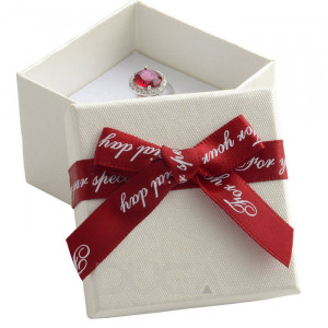 Cutie din Carton cu Funda Rosie pentru Inele Pandantive etc amb142