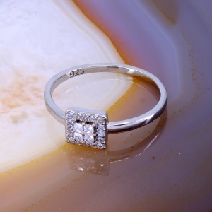 Inel din Argint 925 cu cristale zirconia asezate in forma patrata c3146