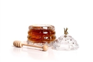 Bol cu capac pt miere in forma de Stup realizat cu Crystal Bohemia