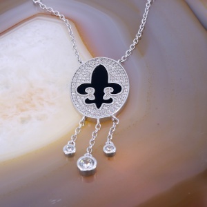 Colier Fleur de lis din argint cu cristale si email negru c1705