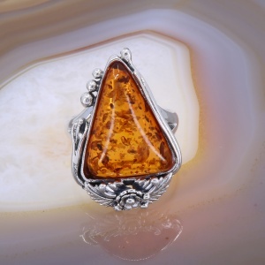 Inel Elegant din Argint cu piatra triunghiulara Chihlimbar Galben 3119 - Img 2