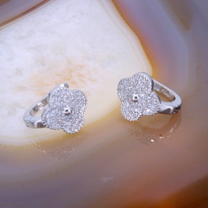 Cercei floare din argint presarati cu cristale zirconia c4221