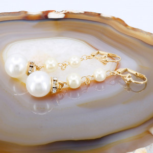 Cercei Placati cu Aur 18K model trei Perle Albe si Cristale Zirconia 3291