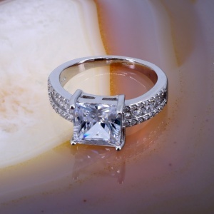 Inel Solitaire din Argint 925 decorat cu Cristale Zirconia HQ c3008
