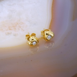 Cercei in forma de inima din argint placati cu aur si completati cu cristal zirconia c4025.1