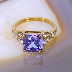 Inel Emerald Cut Placat cu Aur Galben cu Cristal Mov c1582
