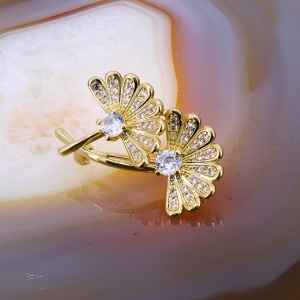 Brosa Placata cu Aur Galben model Flori cu Cristale Zirconia c228