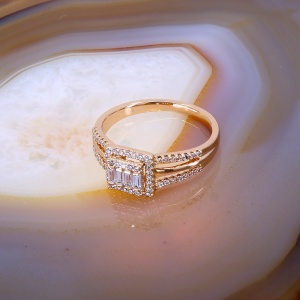 Inel Placat cu Aur Rose cu Cristale Zirconia Albe Clare c1640