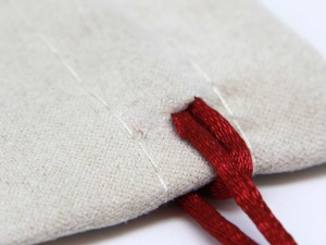 Saculet Textil de culoare Crem 68x89 mm
