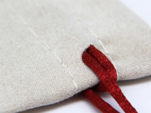 Saculet Textil de culoare Crem 83x110 mm