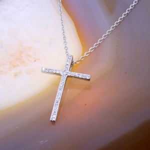 Lant din Argint cu Pandantiv Cruce si Cristale Zircon c1762