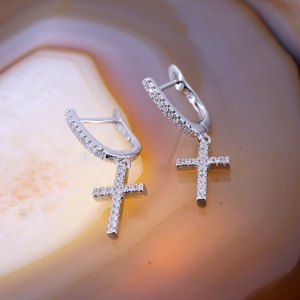 Cercei din argint 925 cu pandantiv cruce si presarati cu cristale zircon c4417