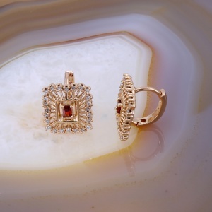 Cercei Dreptunghiulari Placati cu Aur Rose cu Cristal Rosu Rubin c3954