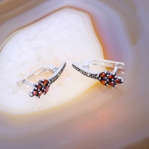 Cercei Floare din Argint 925 cu Marcasite si Cristale Rosii c4251
