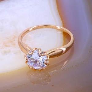 Inel Solitaire placat cu aur rose si decorat cu cristal zirconia multifatetat c1670