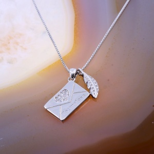 Lantisor din Argint cu pandantiv To: My Love model plic si Pana c1795