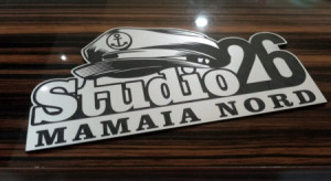 Apartment door plate