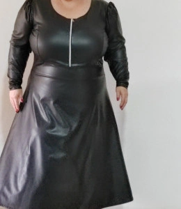 Haljina za punije dame od imitacije koze