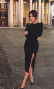 Crna haljina sa dubokim slicem