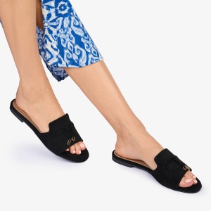 PAPUCI dama Piele ECOLOGICA CU DETALIU AURIU LF1011 Culoare: NEGRU