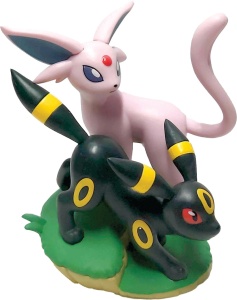 Pokémon TCG Scarlet & Violet Prismatic Evolutions Prémium figura kollekció - Img 3